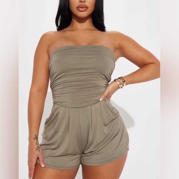Fashion Nova Pants - Anchors Away Strapless Romper – Size Large – Fashion Nova – Great Condition